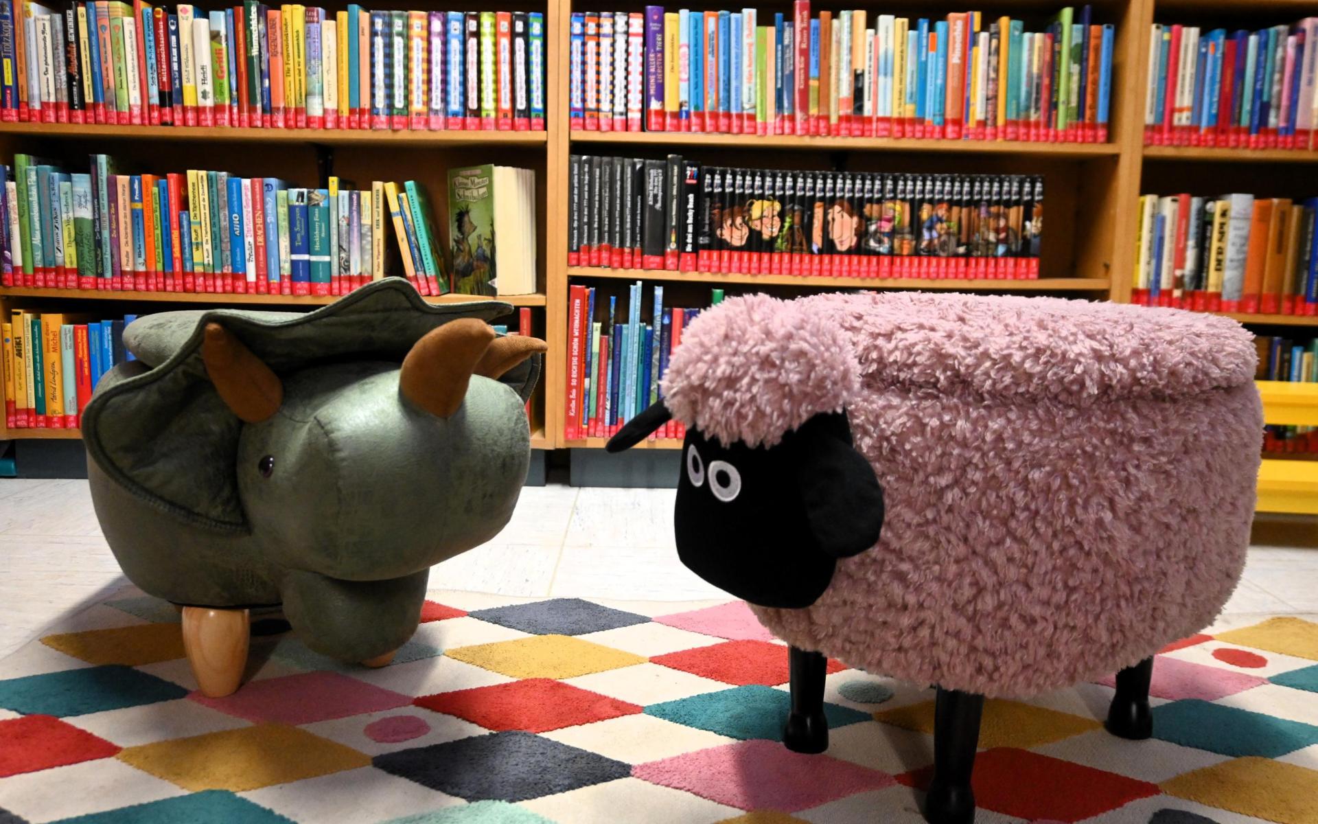 Hocker im Kinderbereich